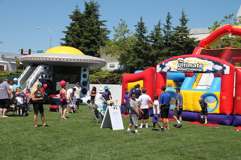 Opening at Town Square Park / Flickr / City of Federal Way
Link: https://www.flickr.com/photos/59380708@N07/14639072995/