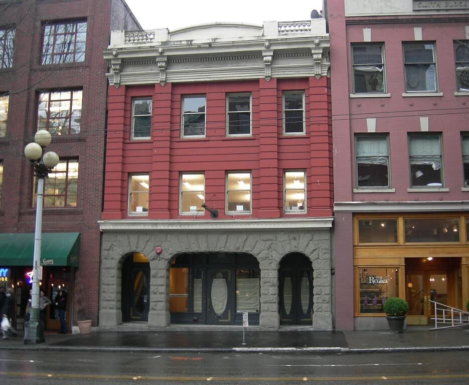 Butterworth Building in Seattle / Wikipedia / Joe Mabel
Link: https://en.wikipedia.org/wiki/Butterworth_Building#/media/File:Seattle_1921_First_Avenue_03.jpg