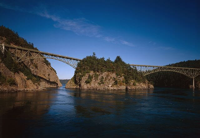 Canoe Pass and Deception Pass Bridges, Canoe and Deception Pass at State Route 20, between Skagit and Island Counties / Wikipedia / Jet Lowe
Link: https://en.wikipedia.org/wiki/Deception_Pass_Bridge#/media/File:Deceptionpass_bridge2.jpg