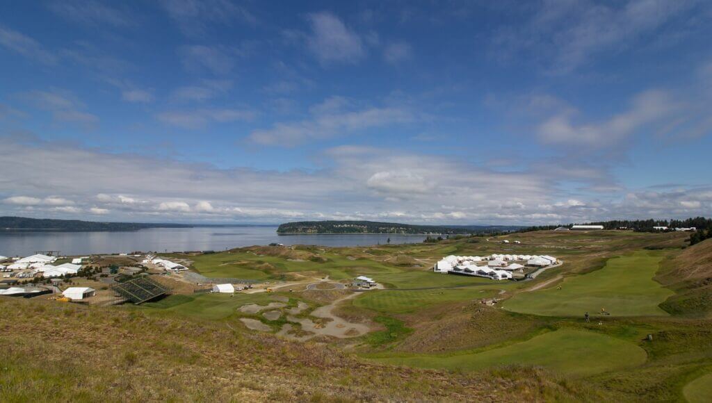 Chambers Bay Golf Course / Wikipedia / Atomic Taco
Link: https://en.wikipedia.org/wiki/Chambers_Bay#/media/File:Chambers_Bay_Golf_Course_(17998597488).jpg