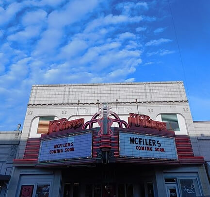 Chehalis Theater / Wikimedia Commons / Shortiefourten
Link: https://commons.wikimedia.org/wiki/File:Chehalis_Theater,_November_2021.jpg