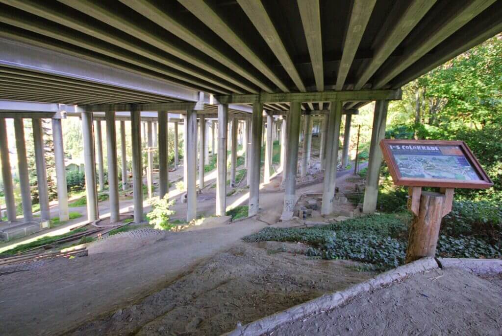 East side of the park with map / Wikipedia / Sage Ross
Link: https://en.wikipedia.org/wiki/I-5_Colonnade#/media/File:I-5_Colonnade,_2014-10-13,_no._8.jpg