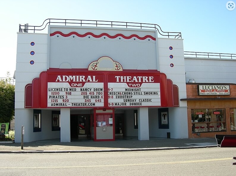 Seattle - Admiral Theater / Wikimedia Commons / Jmabel
Link: https://commons.wikimedia.org/wiki/File:Seattle_-_Admiral_Theater_01.jpg