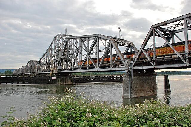 The BNSF Railway Bridge 9.6 is a swing-span railroad bridge across the Columbia River / Wikipedia / Steve Morgan 
Link: https://en.wikipedia.org/wiki/Burlington_Northern_Railroad_Bridge_9.6#/media/File:BNSF_9.6_railroad_bridge,_train_crossing_swing_span.jpg