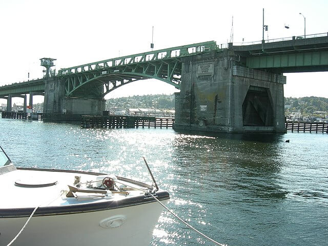 The Ballard Bridge seen from the Seattle Maritime Academy, Seattle / Wikipedia / Joe Mabel
Link: https://en.wikipedia.org/wiki/Ballard_Bridge#/media/File:Ballard_Bridge_from_Seattle_Maritime_Academy_01.jpg