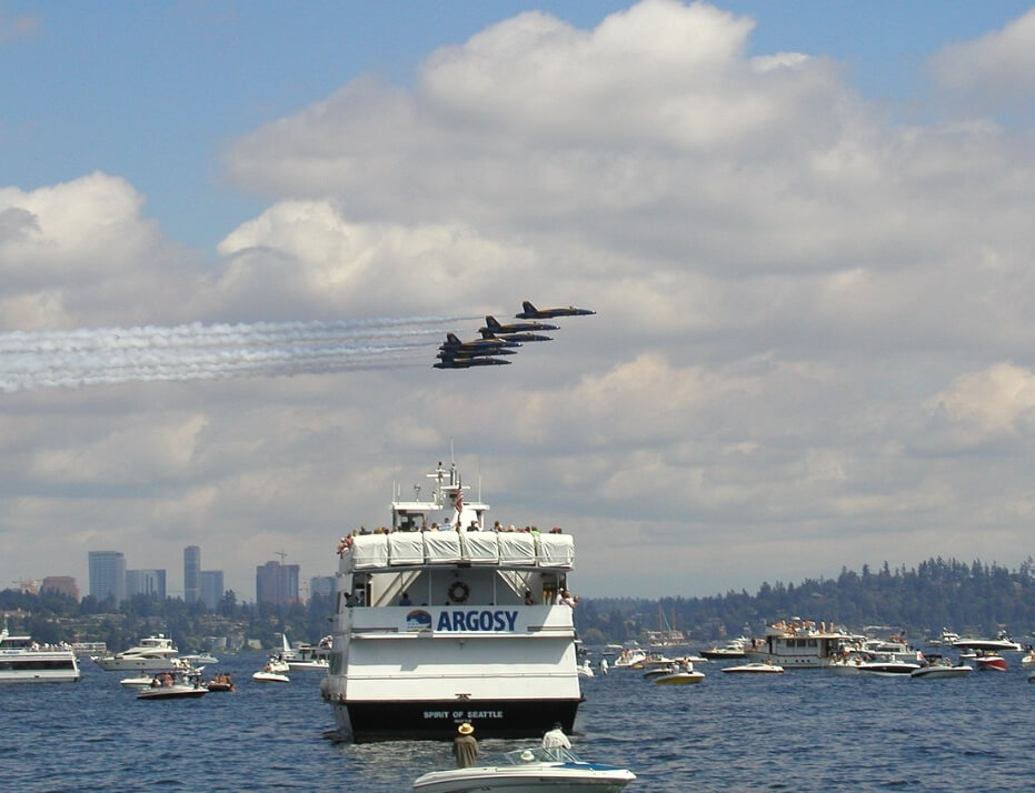 The Blue Angels performing over Lake Washington / Wikipedia / Waqcku
Link: https://en.wikipedia.org/wiki/Seafair#/media/File:Seafair2007.JPG