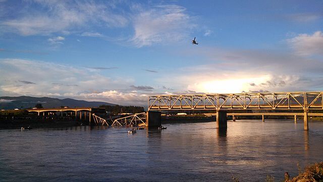 The i5 Bridge over the Skagit River collapsed tonight after a truck hit the trusses / Wikipedia / Martha T
Link: https://en.wikipedia.org/wiki/I-5_Skagit_River_bridge_collapse#/media/File:05-23-13_Skagit_Bridge_Collapse.jpg