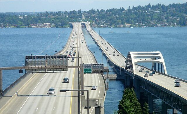 The Lacey V. Murrow Memorial Bridge (right) and the Homer M. Hadley Memorial Bridge (left) / Wikipedia / Tradnor
Link: https://en.wikipedia.org/wiki/Lacey_V._Murrow_Memorial_Bridge#/media/File:I-90_floating_bridges_looking_east.JPG