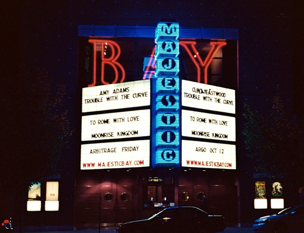 The Majestic Bay theater neon at night / Wikipedia / Dennis Bratland
Link: https://en.wikipedia.org/wiki/The_Majestic_Bay#/media/File:The_Majestic_Bay_theater_neon_at_night.jpg