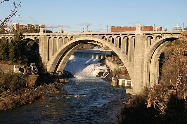 The Monroe Street Bridge, a Spokane landmark / Wikipedia / Mark Wagner
Link: https://en.wikipedia.org/wiki/Monroe_Street_Bridge_(Spokane_River)#/media/File:Monroe_Street_Bridge_20070217.jpg