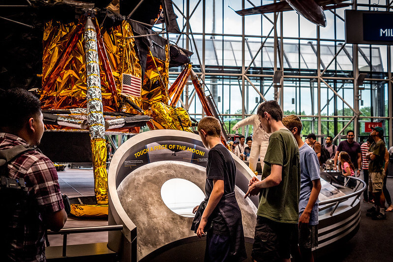 The lobby at National Air and Space Museum / Flickr / Phil Roeder

link: https://flickr.com/photos/tabor-roeder/42410149751